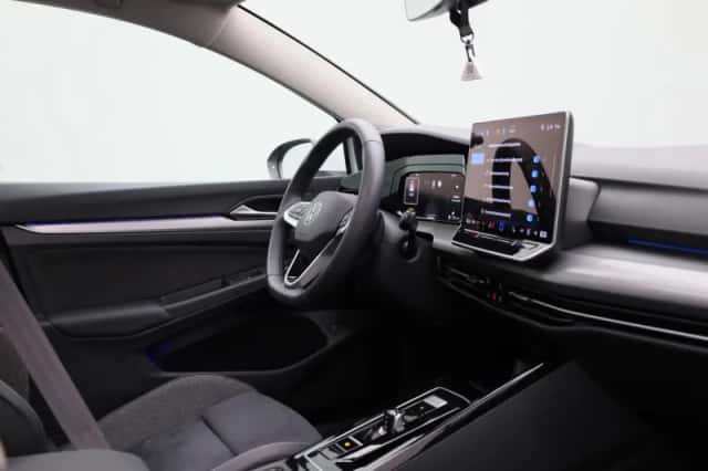 Volkswagen Golf (2025) thumbnail 33