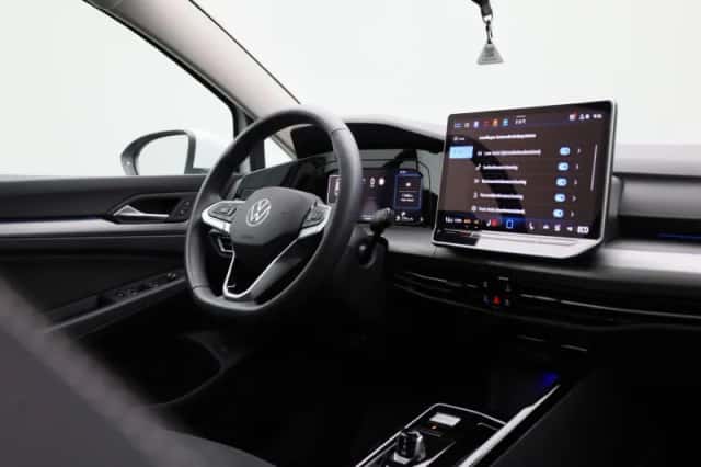 Volkswagen Golf (2025) thumbnail 36