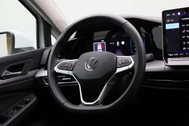 Volkswagen Golf (2025) thumbnail 38
