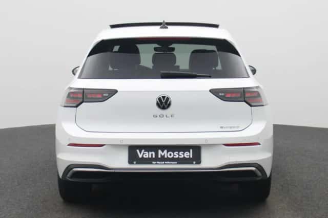 Volkswagen Golf (2025) thumbnail 5