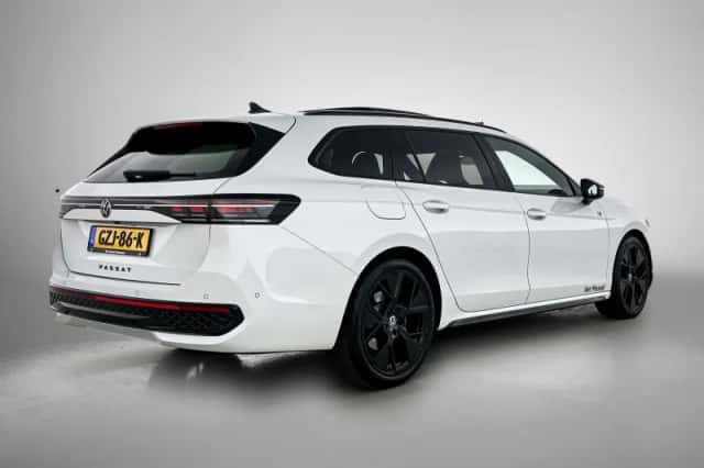 Volkswagen Passat (2025) thumbnail 4