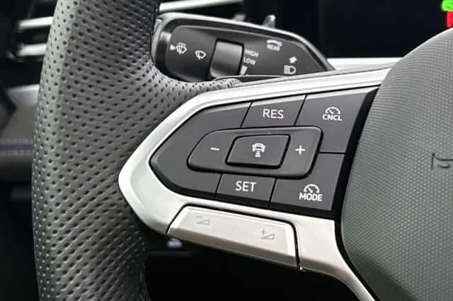 Volkswagen Passat (2025) thumbnail 6