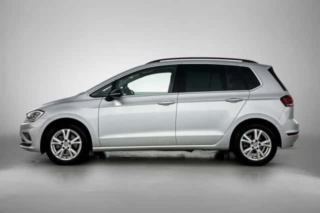 Volkswagen Golf (2020) thumbnail 2