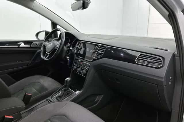 Volkswagen Golf (2020) thumbnail 18