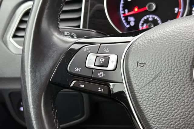 Volkswagen Golf (2020) thumbnail 6