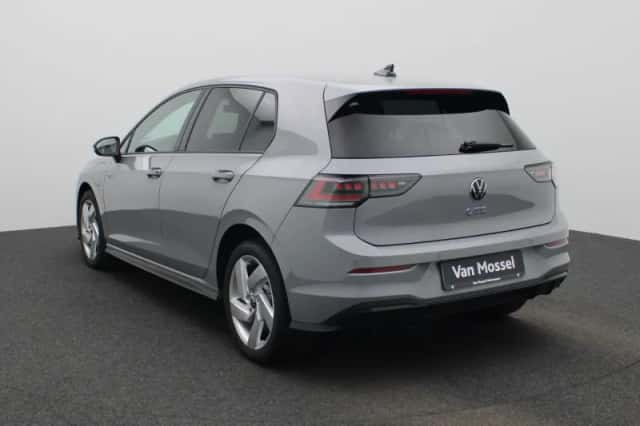 Volkswagen Golf (2025) thumbnail 2