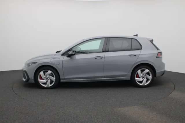 Volkswagen Golf (2025) thumbnail 4