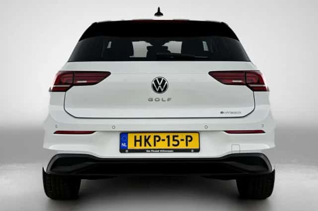 Volkswagen Golf (2025) thumbnail 3