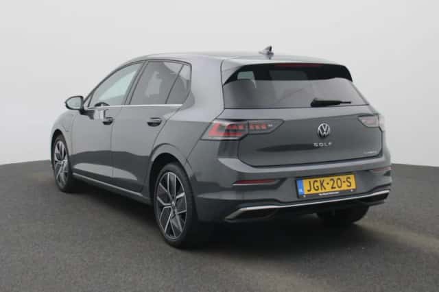 Volkswagen Golf (2025) thumbnail 2