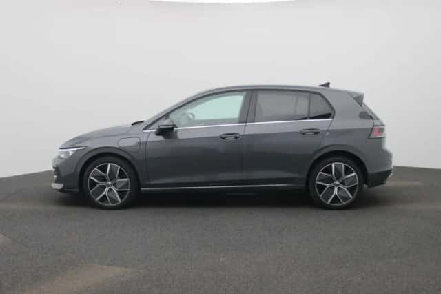 Volkswagen Golf (2025) thumbnail 4