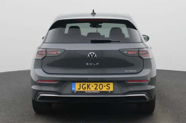 Volkswagen Golf (2025) thumbnail 5
