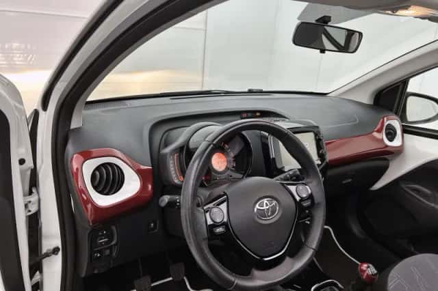 Toyota Aygo (2017) thumbnail 17