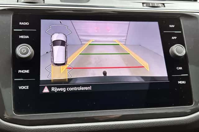 Volkswagen Tiguan (2022) thumbnail 12