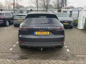 Porsche Cayenne (2019) thumbnail 3