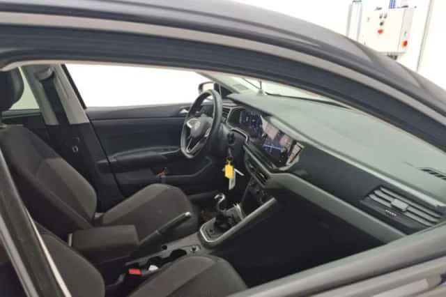 Volkswagen Polo (2022) thumbnail 3
