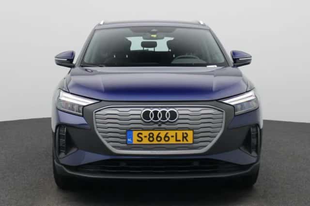 Audi Q4 e-tron (2023) thumbnail 2