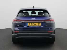 Audi Q4 e-tron (2023) thumbnail 5