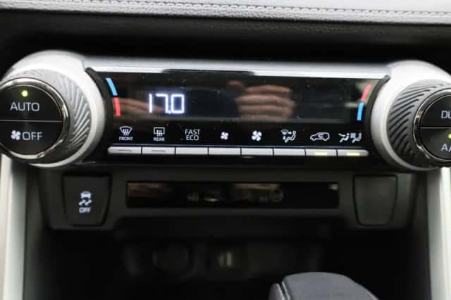 Toyota RAV4 (2023) thumbnail 18