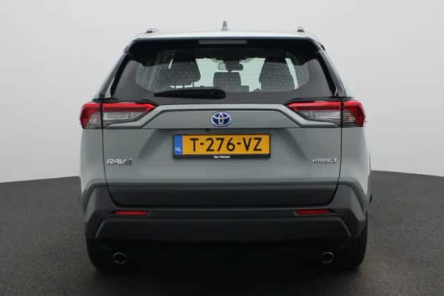 Toyota RAV4 (2023) thumbnail 5