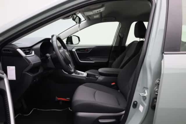 Toyota RAV4 (2023) thumbnail 9