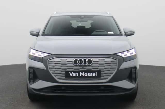 Audi Q4 e-tron (2025) thumbnail 3