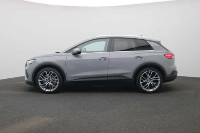 Audi Q4 e-tron (2025) thumbnail 4