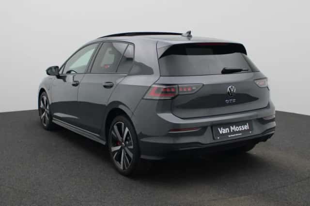 Volkswagen Golf (2025) thumbnail 2