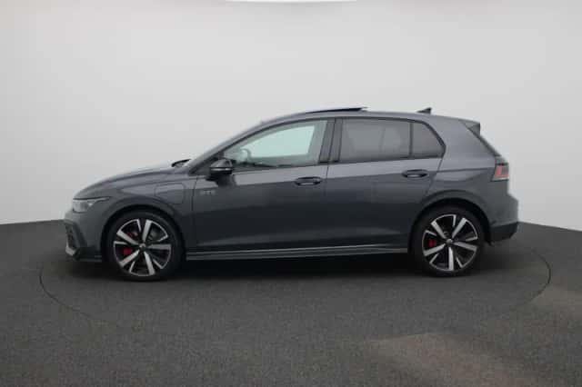 Volkswagen Golf (2025) thumbnail 4