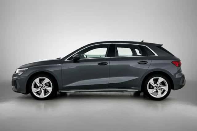 Audi A3 (2023) thumbnail 2