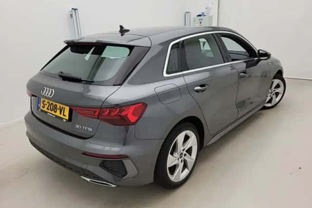Audi A3 (2023) thumbnail 2