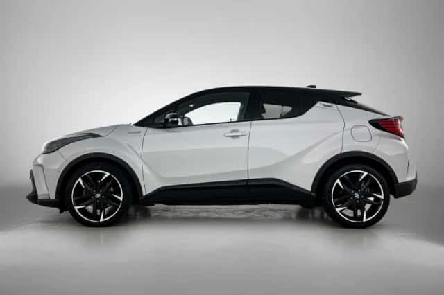 Toyota C-HR (2021) thumbnail 2