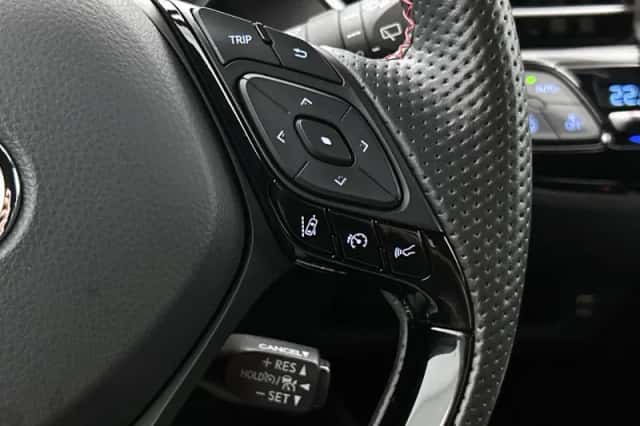 Toyota C-HR (2021) thumbnail 6