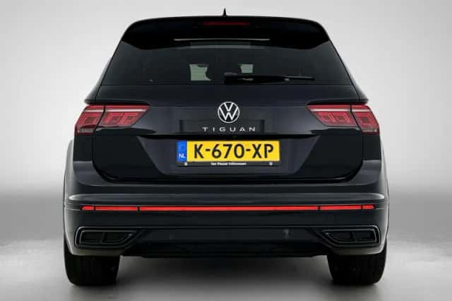 Volkswagen Tiguan (2021) thumbnail 3