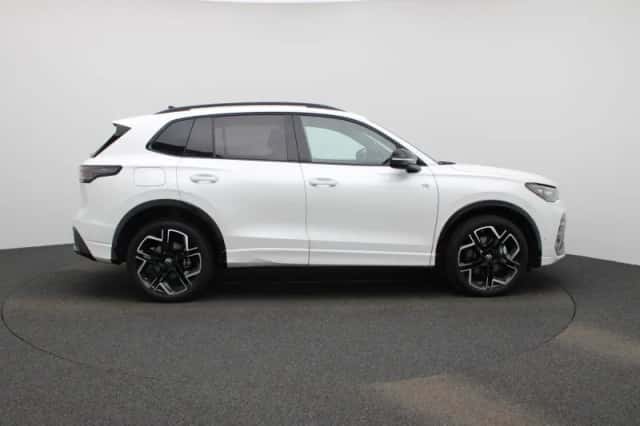 Volkswagen Tiguan (2025) thumbnail 6