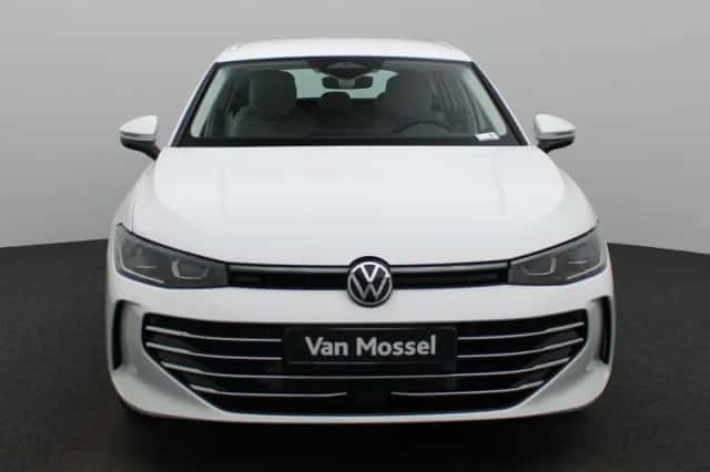 Volkswagen Passat (2026) thumbnail 3