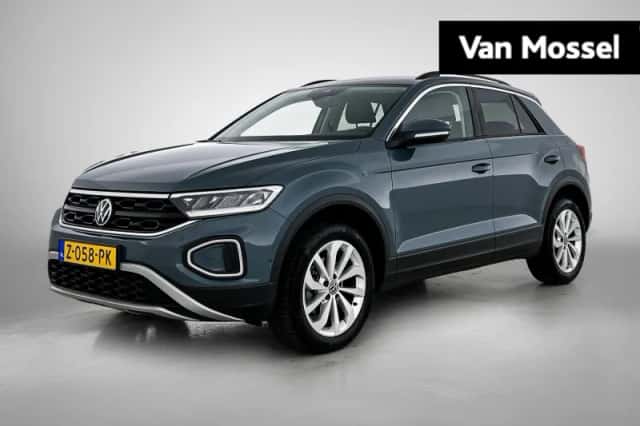 Volkswagen T-Roc (2024) thumbnail 1
