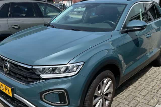 Volkswagen T-Roc (2024) thumbnail 1