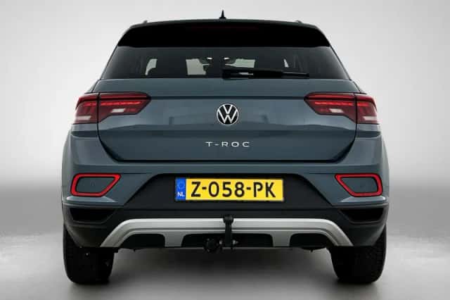 Volkswagen T-Roc (2024) thumbnail 3