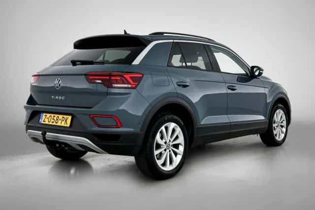 Volkswagen T-Roc (2024) thumbnail 4
