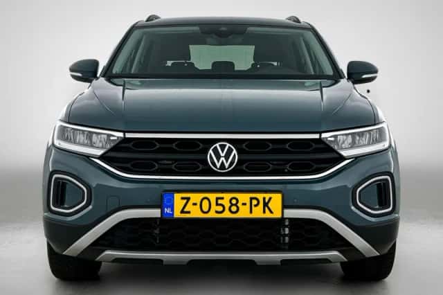 Volkswagen T-Roc (2024) thumbnail 5