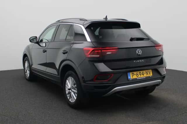 Volkswagen T-Roc (2022) thumbnail 2