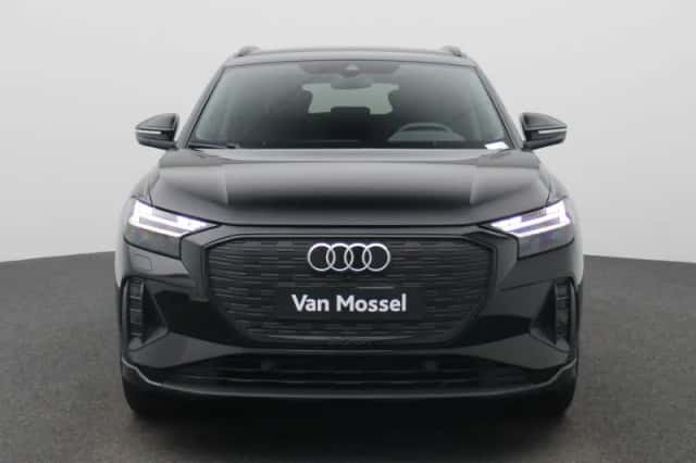 Audi Q4 e-tron (2023) thumbnail 3