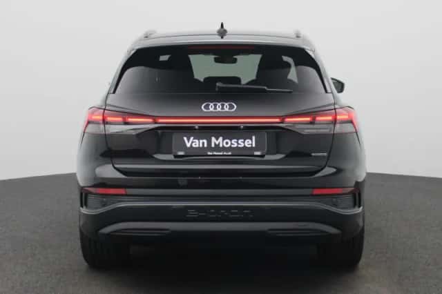 Audi Q4 e-tron (2023) thumbnail 5
