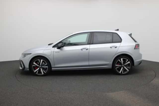 Volkswagen Golf (2025) thumbnail 4