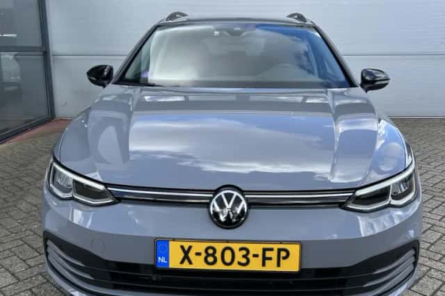 Volkswagen Golf (2023) thumbnail 4
