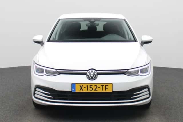 Volkswagen Golf (2024) thumbnail 3