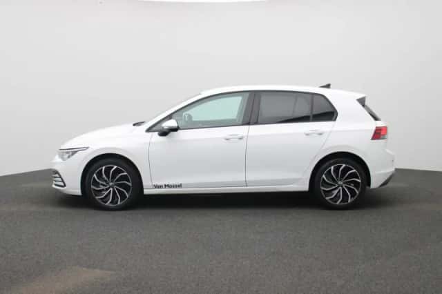 Volkswagen Golf (2024) thumbnail 4