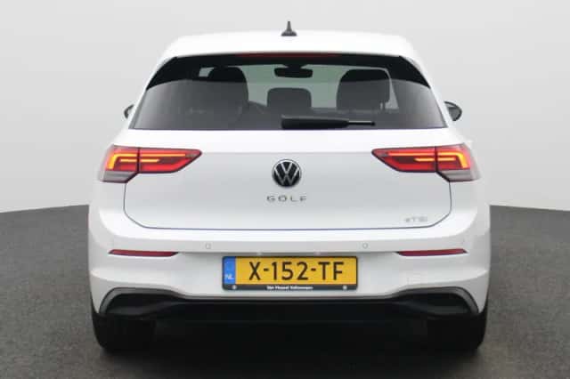 Volkswagen Golf (2024) thumbnail 5