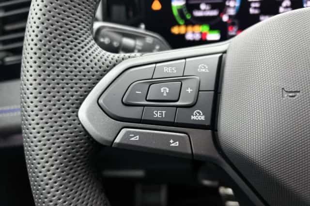 Volkswagen Tiguan (2026) thumbnail 3