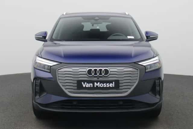 Audi Q4 e-tron (2025) thumbnail 3